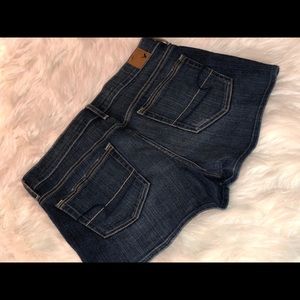 💙🤍American Eagle stretch jean shorts size 8 💙🤍